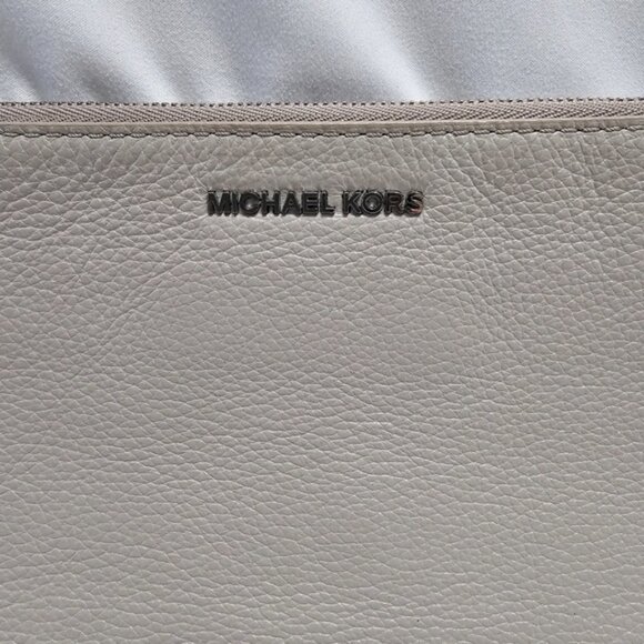 Michael Kors Gray Zipper Pouch Envelope Wallet - Picture 4 of 13